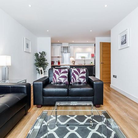 Roomspace Serviced Apartments - Abbot'S Yard Guildford Kültér fotó