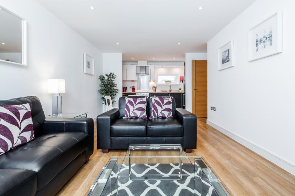 Roomspace Serviced Apartments - Abbot'S Yard Guildford Kültér fotó