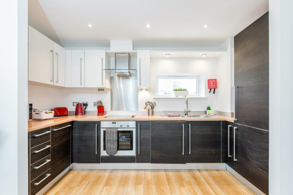 Roomspace Serviced Apartments - Abbot'S Yard Guildford Kültér fotó